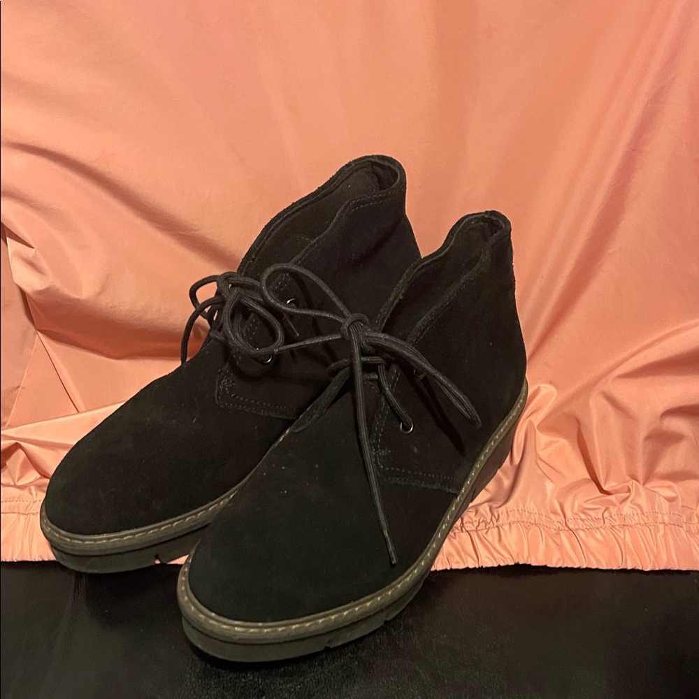 Clarks Airabell ankle booties